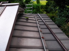 安曇野市の住宅/トタン屋根塗装　雨樋塗装 画像.1