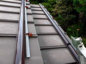 安曇野市の住宅/トタン屋根塗装　雨樋塗装 画像