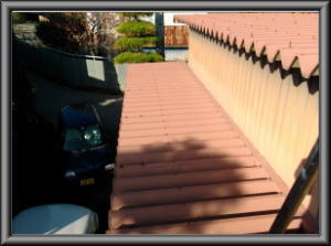 安曇野市の物置/トタン屋根塗装工事前画像