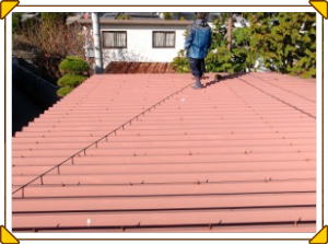 安曇野市の物置/折半屋根塗装工事前画像.4