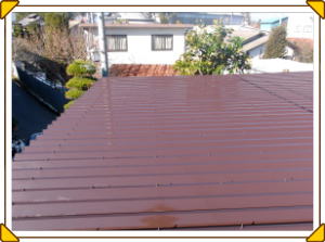 安曇野市の物置/折半屋根塗装　1回目の塗装工事画像