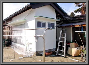 安曇野市の住宅/外壁塗装　下塗り塗装工事画像