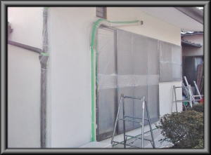 安曇野市の住宅/外壁塗装　中塗り塗装工事画像