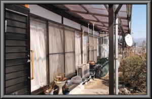 安曇野市の住宅/外壁（漆喰壁）塗装　木柱塗装 塗り替え工事完成画像.1