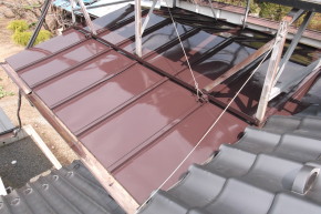 松本市の住宅/トタン屋根塗装　上塗1回目塗装画像.1