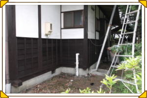 安曇野市の住宅/外壁（腰板）木柱塗装3回目塗装工事画像