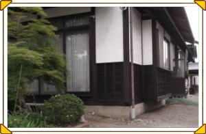 安曇野市の住宅/外壁（腰板）木柱塗装工事完成画像.2