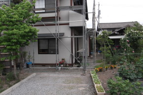 松本市の住宅/外壁塗装　仮設足場設置 画像