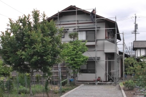 松本市の住宅/外壁塗装　仮設足場設置 画像.1