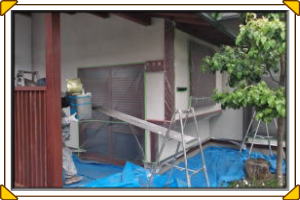 松本市の住宅/外壁塗装/下塗り１回目の塗装工事画像