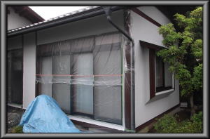 松本市の住宅/外壁塗装　上塗り2回目塗装工事画像.1