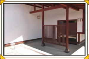 松本市の住宅//木部塗装　3回目の塗装玄関工事画像