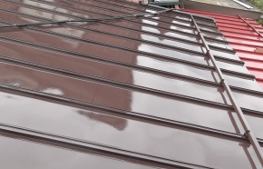 安曇野市の住宅/トタン屋根塗装　上塗り2回目塗装　画像.1