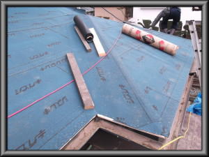 松川村の住宅/瓦屋根葺き替え工事　防水シートを張りました。画像.1