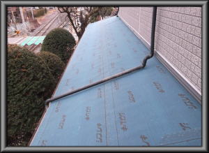 松川村の住宅/瓦屋根葺き替え工事　1階防水シートを張りました。画像
