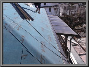 松川村の住宅/瓦屋根葺き替え工事　２階唐草を取り付けました。画像.1