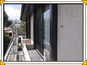 松本市の住宅/外壁塗装　木目の枠の塗装工事画像.1