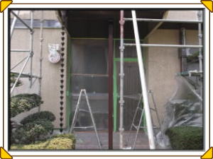 松本市の住宅/外壁塗装養生（マスキング）工事画像