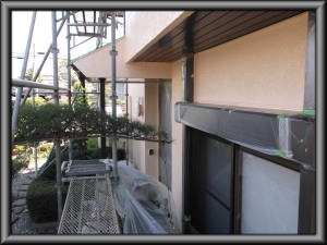 松本市の住宅/外壁塗装　上塗り2回目の塗装工事画像