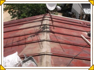 安曇野市の住宅/屋根葺き替え　棟撤去工事画像