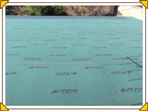 安曇野市の住宅/屋根葺き替え　防水シート張り工事画像