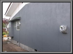 安曇野市の住宅/外壁塗装　モルタル壁 上塗り2回目塗装工事画像.1