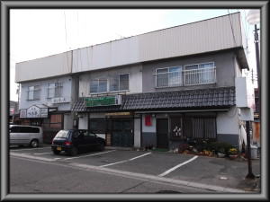 松本市の店舗/外壁塗装　パラペット塗装工事前画像