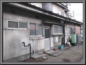 松本市の店舗/外壁塗装　パラペット塗装工事前画像.1