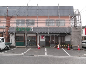 松本市の店舗/外壁塗装　上塗り塗装工事画像.1