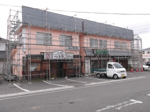 松本市の店舗/外壁塗装　上塗り塗装工事画像