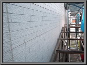 安曇野市の住宅/外壁塗装　基礎塗装　破風塗装　雨樋交換　仮設足場設置工事画像