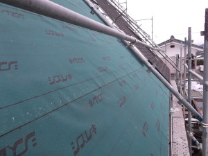 安曇野市の屋根葺き替えＧＭルーフ（カバー工法）防水シート引き工事画像