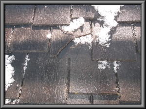 安曇野市の住宅/屋根葺き替え工事　屋根材スレートコロニアルに割れが多数あります。.1