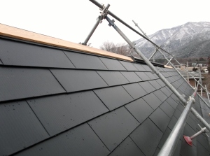 安曇野市の住宅/屋根葺き替え　ガルバリウム鋼板ＧＭルーフ（カバー工法）　棟下地工事画像