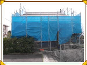 池田町の住宅/外壁木板塗装　仮設足場設置 メッシュ工事　画像.1