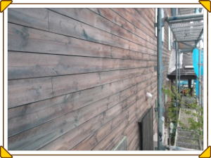池田町の住宅/外壁木板塗装　下塗塗装工事　画像