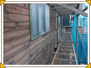 池田町の住宅/外壁木板塗装　下塗塗装工事　画像.1