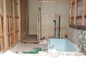 安曇野市のお風呂改装リフォーム工事　解体工事画像