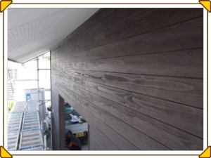 池田町の住宅/外壁木板塗装　上塗2回目塗装工事　画像.1