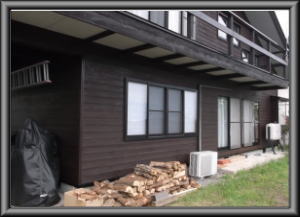 池田町の住宅/外壁木板塗装工事完成画像.1