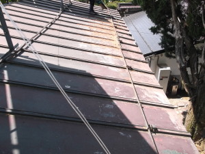安曇野市の物置/トタン屋根塗装工事前画像.2