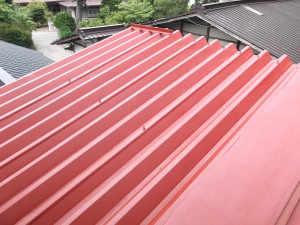 安曇野市の物置/セッパン屋根　錆止め塗装工事画像