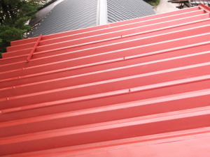 安曇野市の物置/セッパン屋根　錆止め塗装工事画像.1