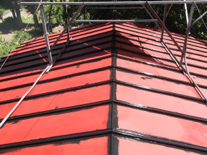 安曇野市の物置/トタン屋根瓦棒上塗り塗装工事画像