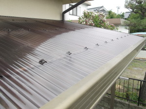 松本市のテラス ポリカ波板（タキロン） 張り替え工事完成画像.1