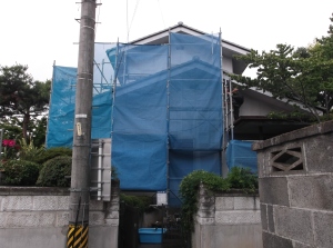 松本市の外壁塗装工事　仮説足場設置工事画像