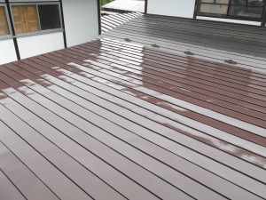 松本市の物置/トタン屋根塗装　中塗り塗装　完成画像