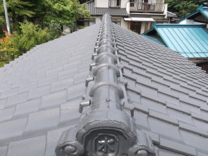 松本市の物置/セメント瓦屋根塗装　上塗り塗装画像.1