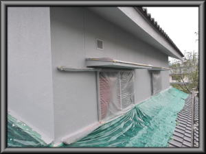 松本市の住宅/外壁塗装　上塗り1回目塗装工事画像