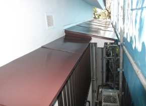  松本市の外壁塗装　霧除け塗装工事 画像